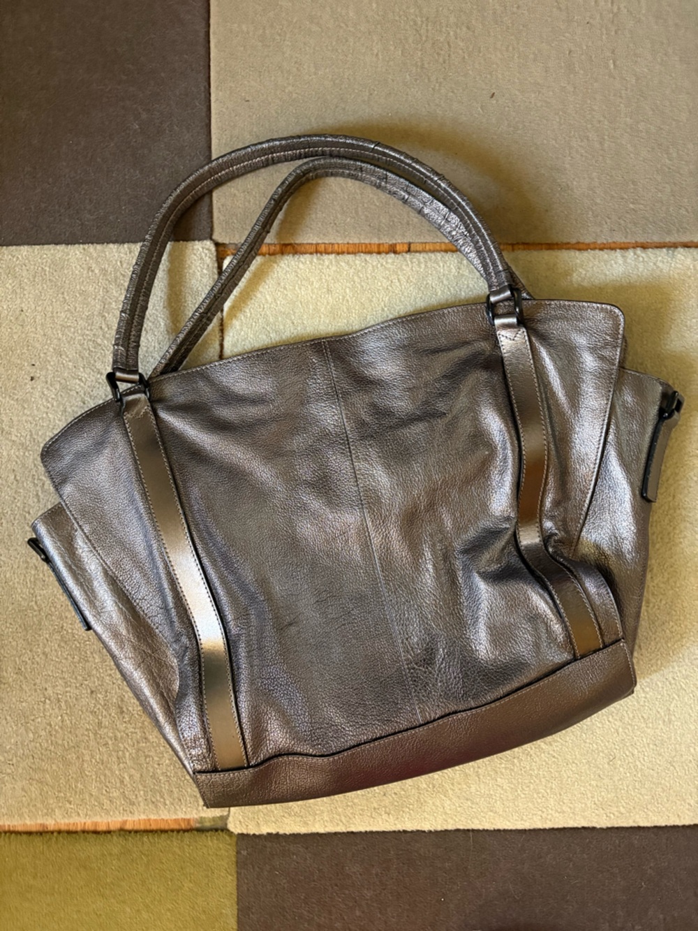 BURBERRY Silver Pebbled Leather Salisbury Hobo from Established 1856 Collection - Picture 14 of 16